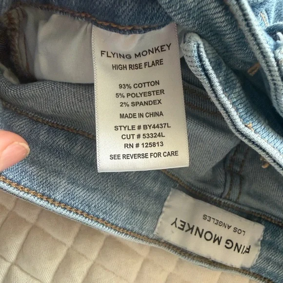 Stylish distressed Women's Jeans - Picture 3 of 3